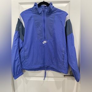 Womens Nike windbreaker. Only worn once. Like new.